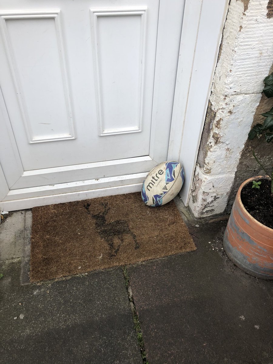 This morning we adapted our rugby service into a delivery service dropping of rugby balls to keep kids in leith engaged in rugby and keeping fit! Look forward to seeing some creative rugby challenges over the coming weeks. 🚚🏉 #rugbycommunity #leithrugby #keepingkidsactive