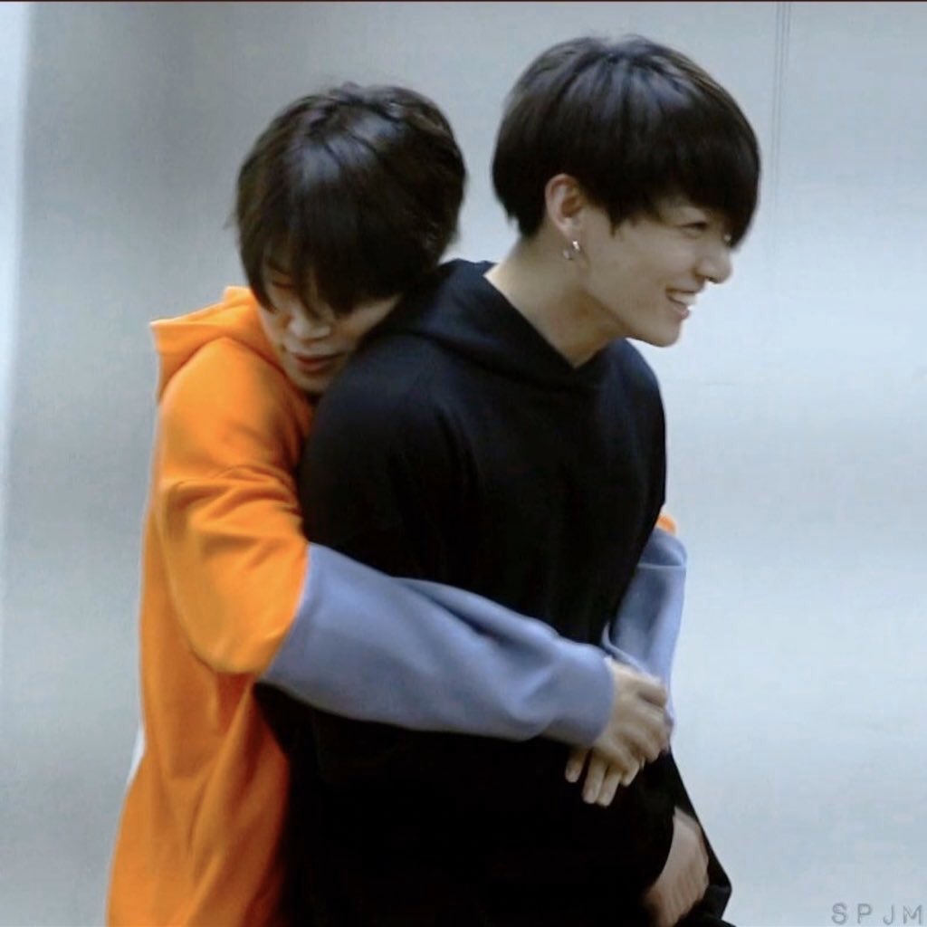 lovelyfilter's tweet photo. jungkook being bts’s baby—a devastating thread 🥺 https://t.co/pLs8KTD8Et