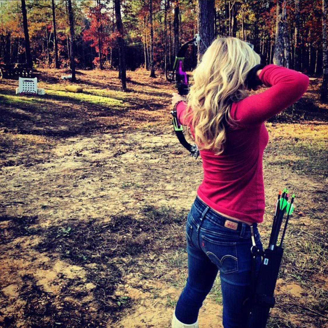 if the world ends, i got this 🎯 ⠀⠀⠀⠀⠀⠀⠀⠀⠀⠀⠀⠀
#iamelisemusic #littlebutfierce #nashville #tennesseelife #tennesse #country #countrygirl #countrygirlcansurvive #archery #archeryhunting #archerylife #archerypractice #bullseye #girlonfire #endoftheworld #apocalypse