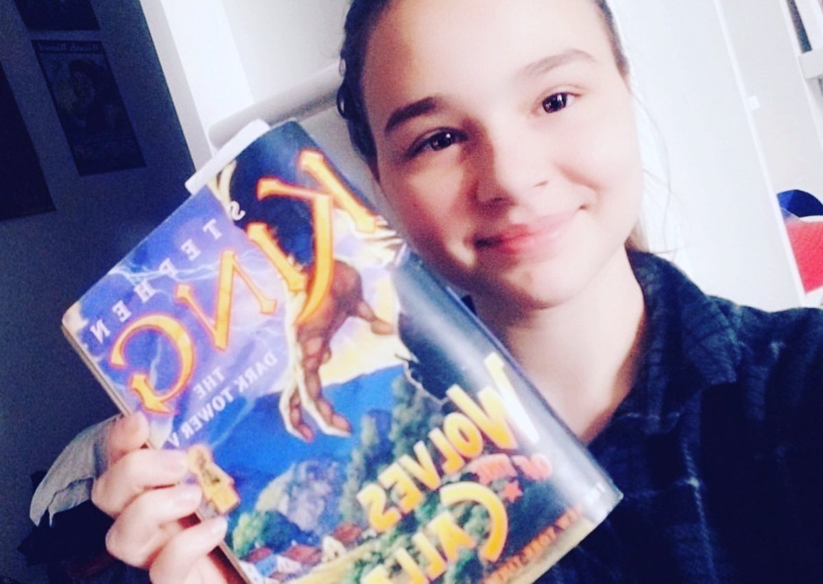 MLE_Reilly's tweet photo. RV students &amp; staff are joining in the fun by sharing a #bookselfie. We thought this would be a fun way to connect while navigating remote learning. #RVRHSreads #librarian #highschool #highschoollibrary #library @RVRHSlibrary @PrincipalRVRHS @SraSoares9 #ru515 #wemissourstudents https://t.co/m1QTz5CwVv