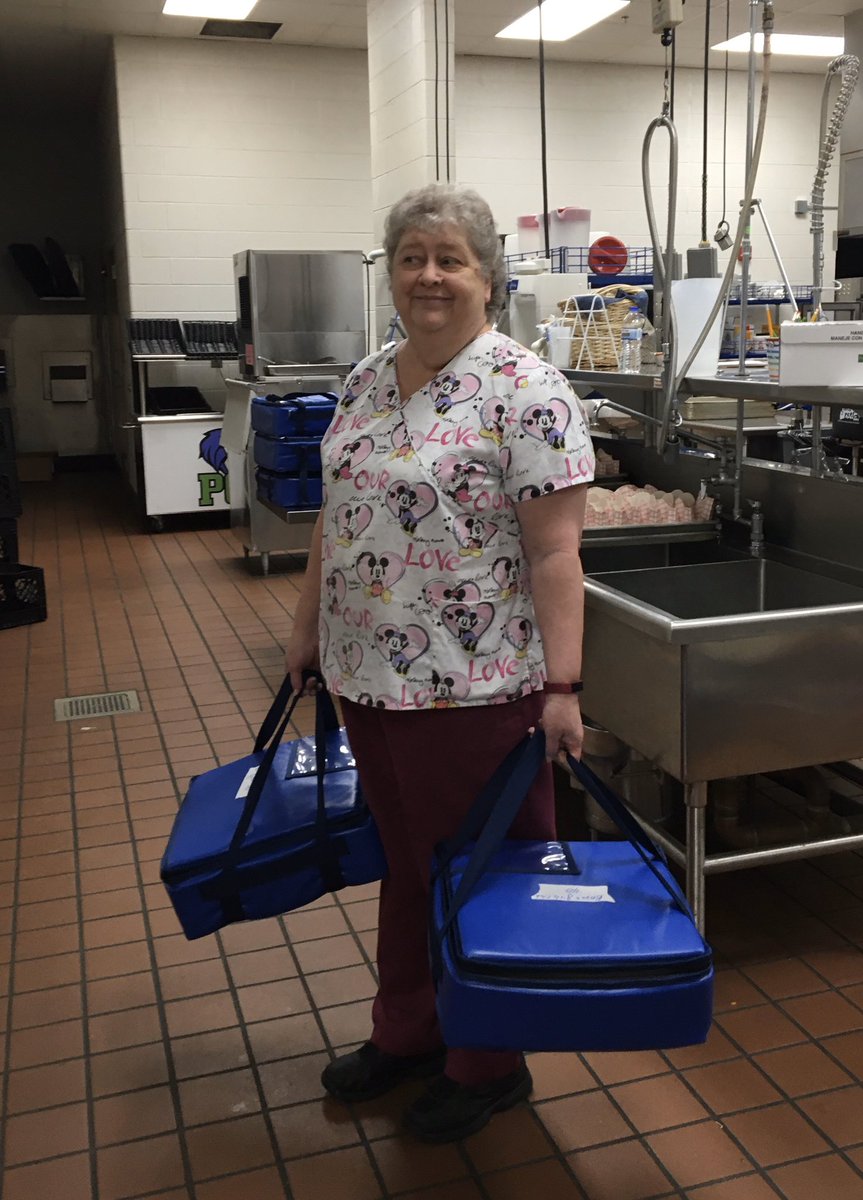 franklinspecial's tweet photo. These smiling faces will be handing out free meals to children today again at Poplar Grove (back of school) and Liberty Elementary between 11:00-12:30. Buses will also be making deliveries to the posted stops 👇. Yesterday we fed 741 children! #FSSDstrong https://t.co/70ufz2Zf0j