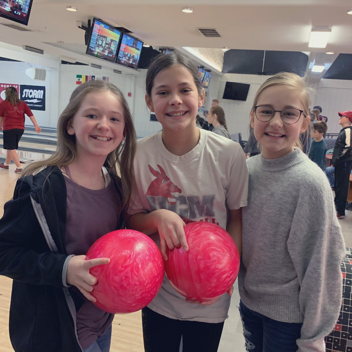 MrsSommerWMS's tweet photo. Friday the 13th was ๐ lucky ๐ for this group who earned a trip to UCM to go bowling today! (Hands were washed before and after the event! ๐) Thanks for hosting us @UCentralMO and @UCMPresident!
#TigersWMS #WMSLevelUp #LuckOfTheTigers https://t.co/Ytssf8qXbb