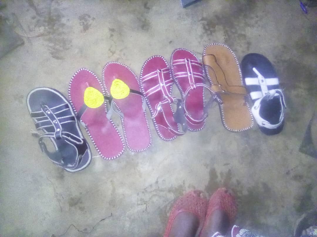 HeritierRW's tweet photo. Hon. @gatjmv
Urwo rubyiruko ari guhuzwa narwo rwo mu murenge  @CyumbaS biriya nibimwe bakora kdi Imihigo irakomeje,uriya mubyeyi namara guhugurwa akagira ubumenyi bwo kuzikora ntakabuza aziteza imbere kurusha. 
Cc: @KARANGWASewase @GicumbiDistrict @HABUMUGISHADom1 
@RwandaNorth https://t.co/CGlz3b1F6x