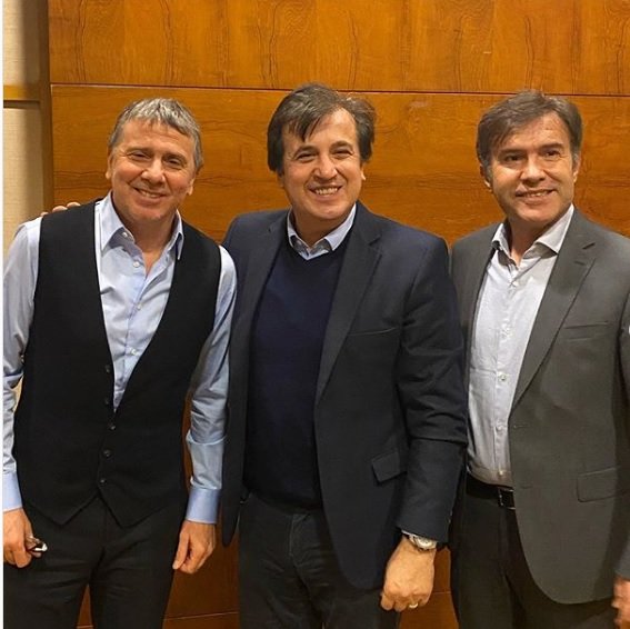 Efsanelerimizin resmini söyle gururla paylaşalım belki paylaşamayan tarihinden utananlar vardır.