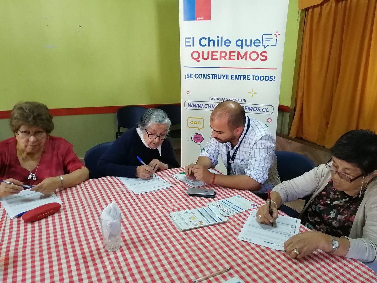 MDSValparaiso's tweet photo. 👉Buenas tardes, estamos junto a los integrantes del Club de personas mayores Sueños Dorados del sector Las Colinas en #ViñaDelMar realizando un entretenido #DialogoCiudadano que apunta a fortalecer nuestra #AgendaSocial que busca alcanzar el #ChileQueQueremos 🇨🇱👏👏
#ChileJuntos https://t.co/IQiVfjHTyI