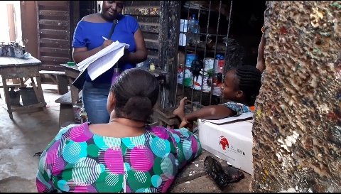betterlife_solu's tweet photo. Today, the BetterLife team and a team of volunteers went out to Iwo Road roundabout in Ibadan to "feel the pulse" of the people on matters relating to open defecation. Here are some pictures of the journey https://t.co/DMPzUqtCHt