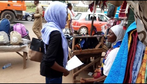 betterlife_solu's tweet photo. Today, the BetterLife team and a team of volunteers went out to Iwo Road roundabout in Ibadan to "feel the pulse" of the people on matters relating to open defecation. Here are some pictures of the journey https://t.co/DMPzUqtCHt