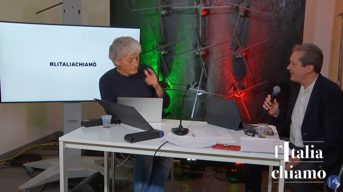 italiachiamo20's tweet photo. È arrivato @ernieassa per dare il cambio a @RiccardoLuna che tira il fiato dopo 14 ORE DI DIRETTA. 

Grazie di tutto Riccardo! 
Ti aspettiamo per la chiusura di #litaliachiamò https://t.co/pKXPy9MMpM