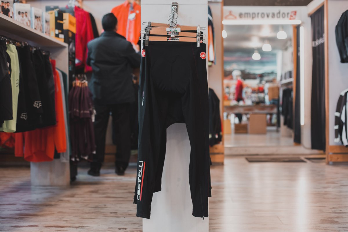 En el Fora Stocks los mejores productos vuelan rápido 😱
.
Culottes, paravientos, maillots, cascos, calzado,.. ¡lo tenemos todo rebajado, aprovecha!