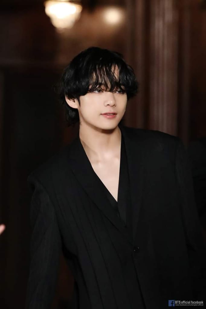 KVTaehyungBTS's tweet photo. 너의 존재가 내 힘이야 우리는 너와 언제나 함께 할거야 
네가 무엇을 어떻게 하든 너는 우리에게 최고야
우리 함께면, 사막도 바다가 돼💜
@BTS_twt https://t.co/ZLGRL2hw1K