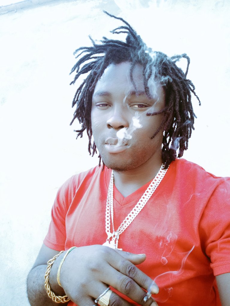 Guda49785556's tweet photo. #Chaa @shattawalegh dem be yawa,we nor need dem to blow.Only ah Jah got us..Still #DopeNationWw #4LYF https://t.co/850KU7jNcX