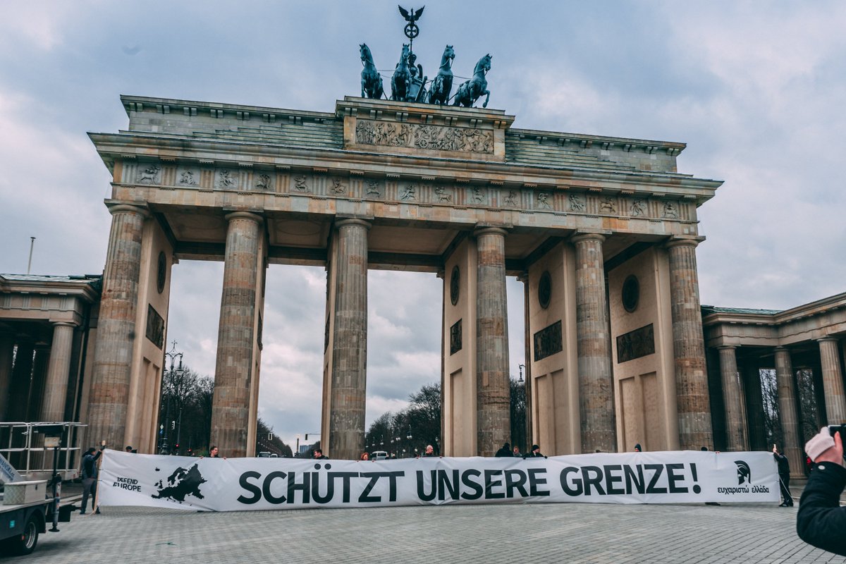 +SPONTANPROTEST VOR DEM BRANDENBURGER TOR+

Dänemark, Tschechien und Griechenland tun es. Deutschland nicht.

Ob wegen #CoronaVirusDE oder des Ansturms tausender Illegaler. Der Schutz der Grenzen ist ein legitimes und effektives Mittel um eine Bevölkerung zu schützen.