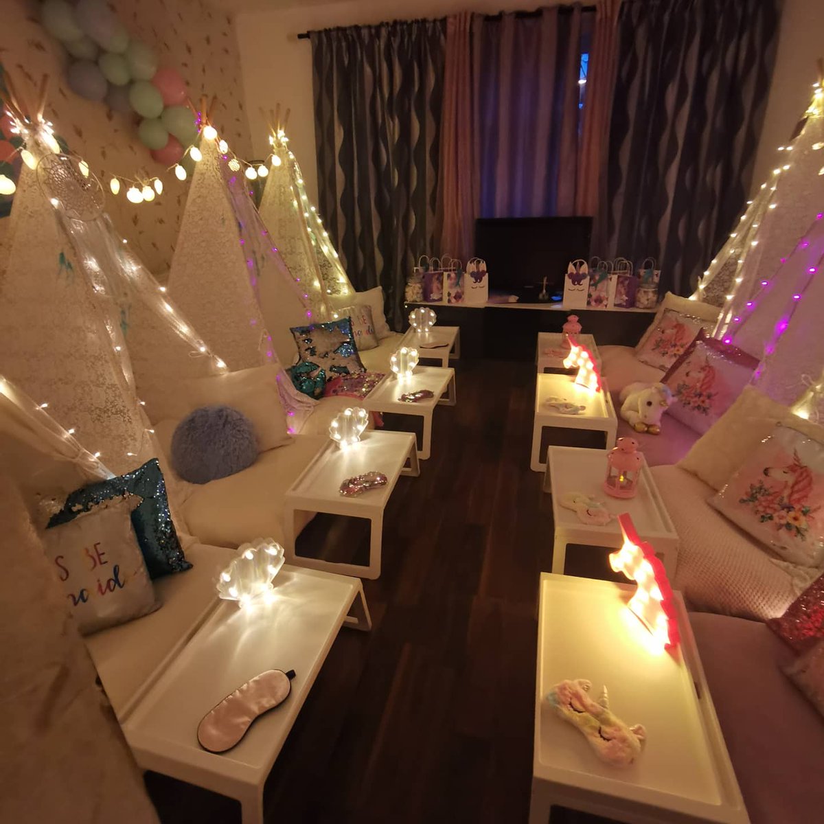 FTeepees's tweet photo. Who says you can't have 2 themes! Perfect for twins who wanted unicorn 🦄 &amp;  mermaid 🧜‍♀️#kidsofinstagram #kidspartyideas #unicorncake #teepeeparties #mermaidteepee #fairylandteepees https://t.co/dzX33ho55l