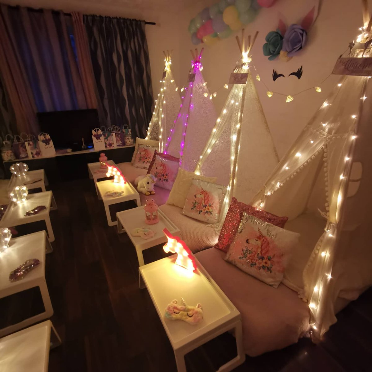FTeepees's tweet photo. Who says you can't have 2 themes! Perfect for twins who wanted unicorn 🦄 &amp;  mermaid 🧜‍♀️#kidsofinstagram #kidspartyideas #unicorncake #teepeeparties #mermaidteepee #fairylandteepees https://t.co/dzX33ho55l