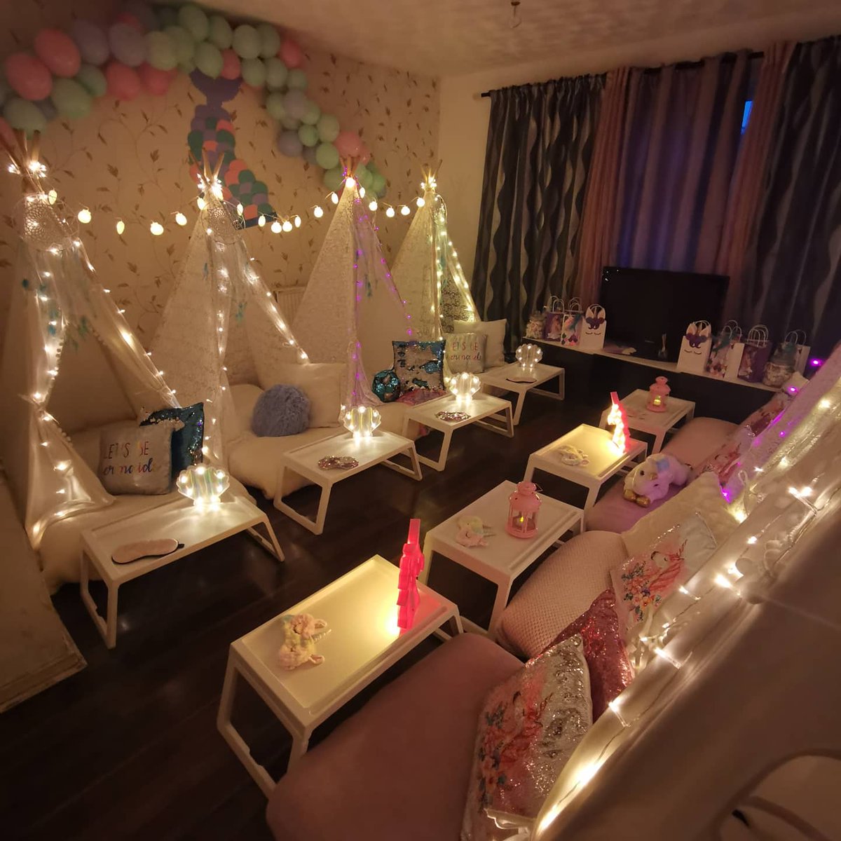 FTeepees's tweet photo. Who says you can't have 2 themes! Perfect for twins who wanted unicorn 🦄 &amp;  mermaid 🧜‍♀️#kidsofinstagram #kidspartyideas #unicorncake #teepeeparties #mermaidteepee #fairylandteepees https://t.co/dzX33ho55l