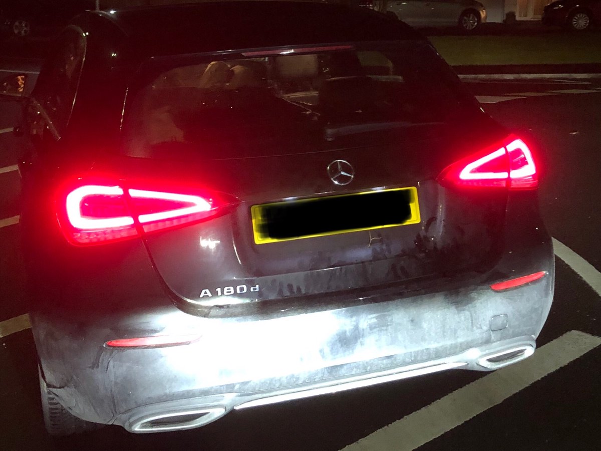 LancsRoadPolice's tweet photo. The driver of this car in Poulton was so engrossed in texting his wife whilst rolling towards the red traffic lights that he failed to see the police pull up alongside him. Tor issued to the driver. #HO77. #T2TacOps. https://t.co/PXiu2RFYIm