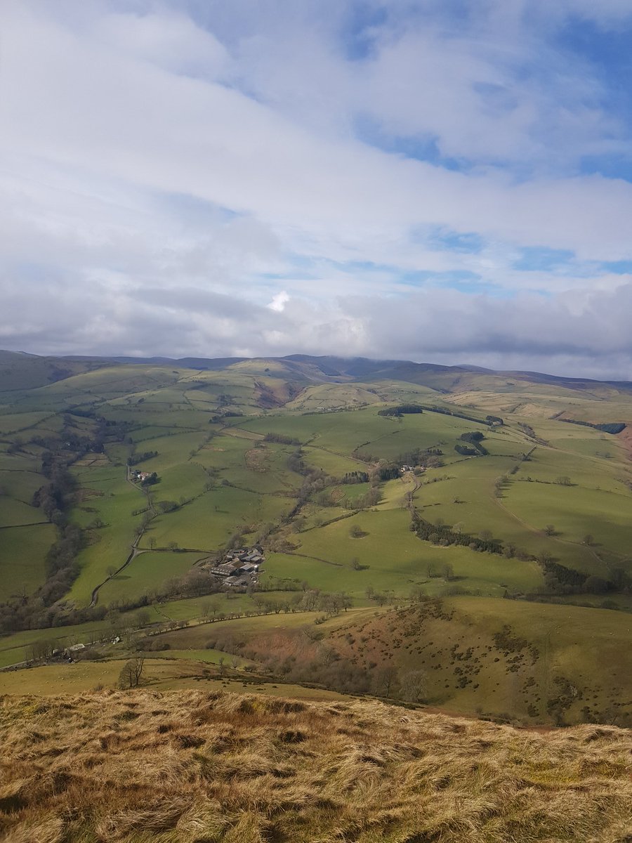 gremlin100's tweet photo. A bit of 'me- time' today, walking with some good friends. The mound is where they filmed 'an Englishman who went up a hill and came down a mountain' with Hugh Grant. Just down the road from us. #gyrn #moelfre #llansilin #metime
#unplugged https://t.co/jCKNP6ENTt