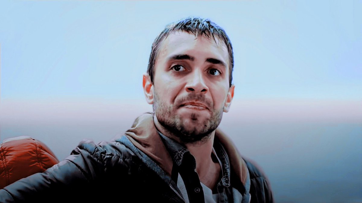 astepepics's tweet photo. 😏 • #UlaşTunaAstepe https://t.co/khJJ3jlGn3