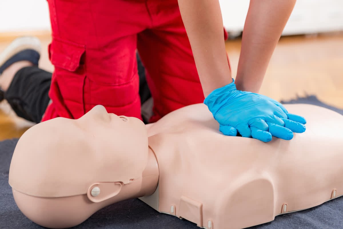 SureFireCPR's tweet photo. Want to be ready to save a life if the need arises? Take our CPR and first aid class! Find the class schedule here: https://t.co/kO1bpQ31So https://t.co/fREvGgVUVL