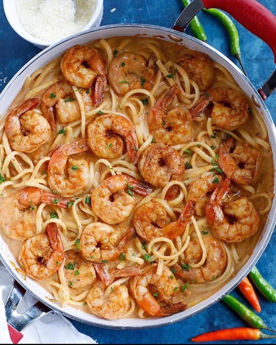 HometownOff's tweet image. Thin Linguini pasta smothered with delicious creamy Cajun sauce and finished with some pan seared Cajun shrimp🦐 | Double Tap if you love this😍