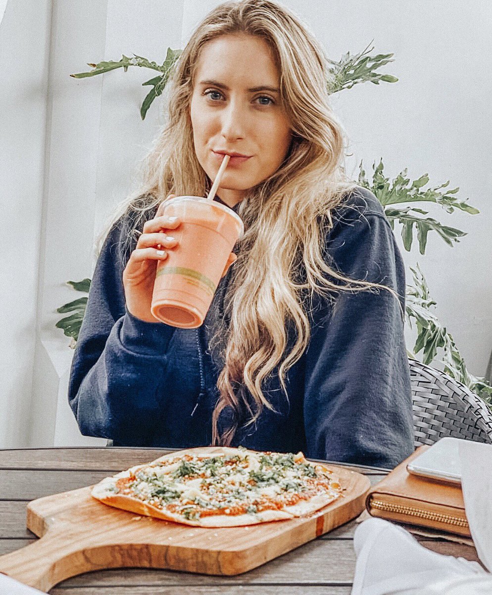 Friday vibes with @ciarapardee. ✨🌿 Thanks for stopping by! ❤️