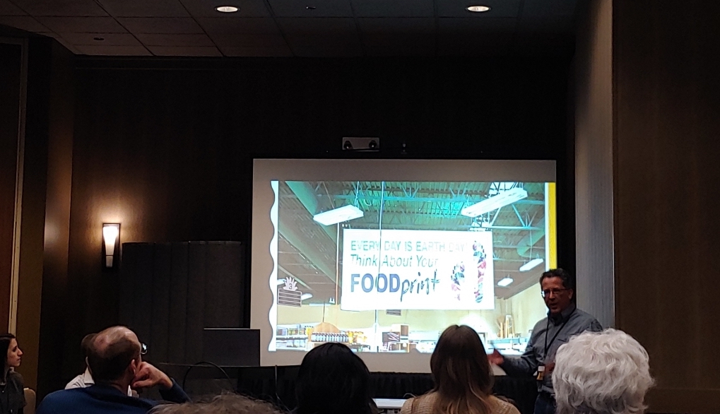 MCIC_CA's tweet photo. "Think about your 'foodprint' every day." -Frank Sarro, Community Natural Foods. @CFTNetwork @FairTradeYYC @mycnf
Every day the food you buy impacts the earth and people on it. Buy #Fairtrade, buy organic, buy local.🌍🌱 #smallsteps2020 #sustainability #FridayMotivation https://t.co/XuUawBFZoB