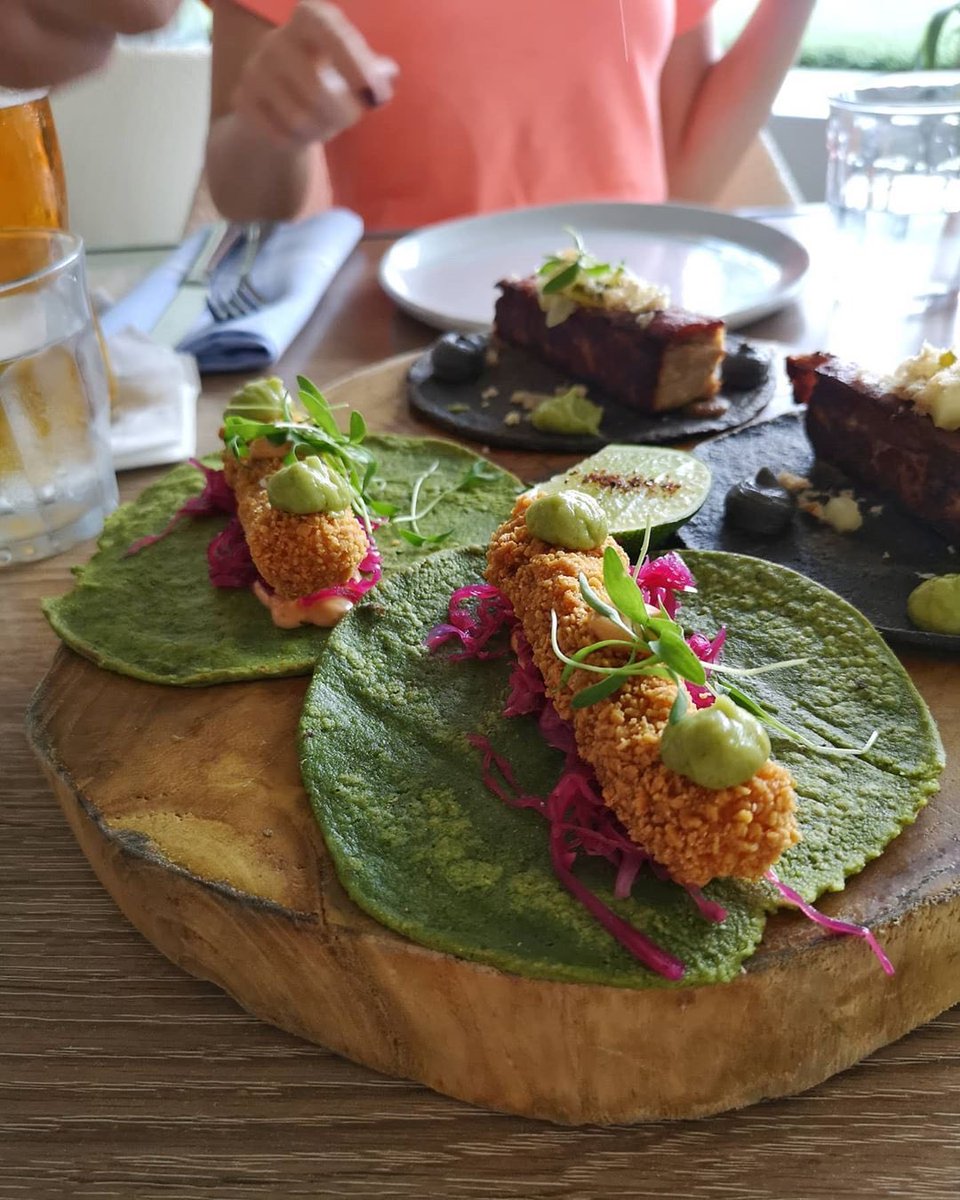 Diez y Seis tweet media