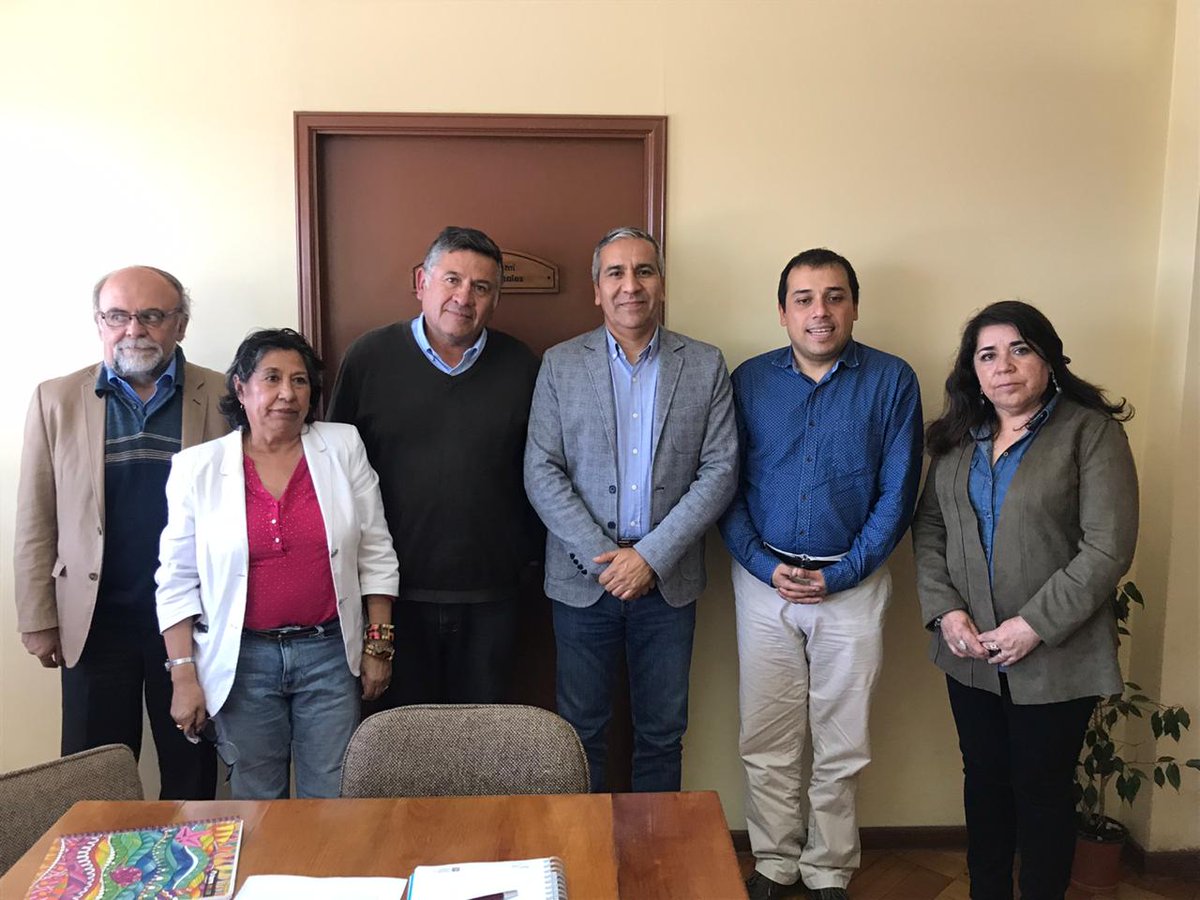 LosRiosBBNN's tweet photo. (Ahora): Seremi de @LosRiosBBNN @Eduardo_bergerS se reúne con @ChileCosoc y #Cosoc #LosRíos para conversar sobre la necesidad de la organización de contar con un espacio fiscal que permita desarrollar funciones para potenciar a las organizaciones de la sociedad civil. https://t.co/IdsSEfWApp