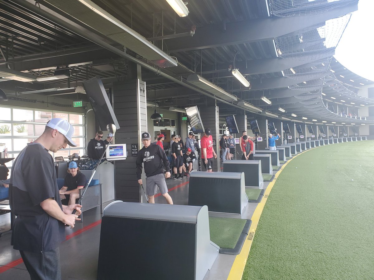 ryankragh's tweet photo. Welcome to the Tucson Corona Open. Players are getting ready to take the first tee. https://t.co/DBRcRYXpKg