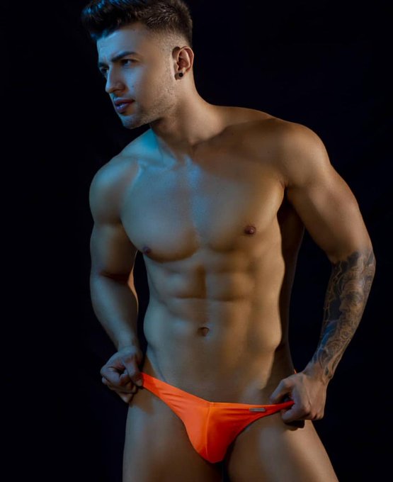 Mmmm I would like to be quarantined with this sexy cam guy ? #TuesdayMotivation #TuesdayMorning #tuesdayvibes