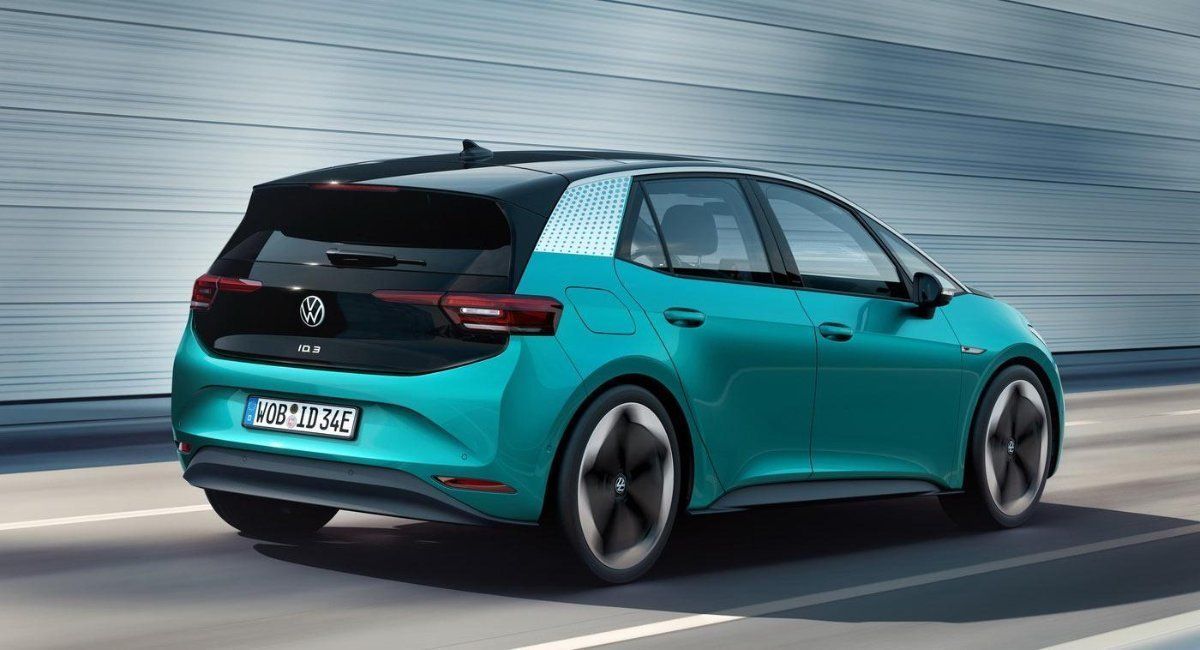 amciglobal's tweet photo. No car crashes come 2050? VW's new operating system looks to make it so.
 
While it's an industry-wide goal, the German brand is hoping to be the first.
Deal with those I.D.3 glitches and you're on the right path, VW. https://t.co/LPBzHWryyz https://t.co/iXT93GHe85