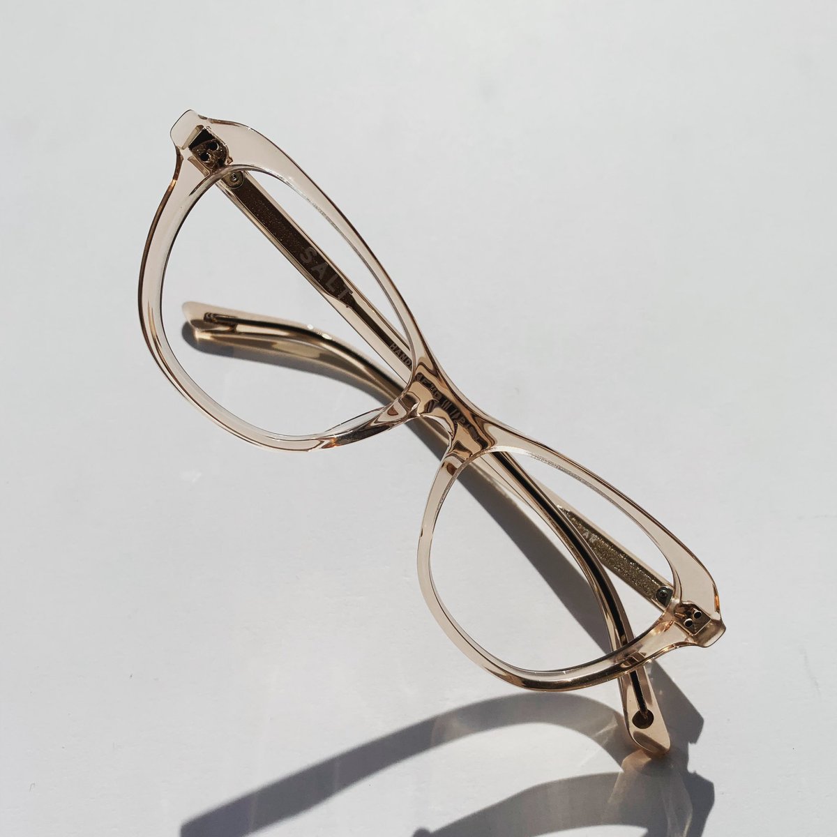 QueenSpectacle's tweet photo. This little beauty! @saltoptics Sandia in Antique Rose 😍 #saltoptics #independenteyewear #beauty #itstheweekend #happyweekend #shoplocal https://t.co/6Zzwe2TC6W