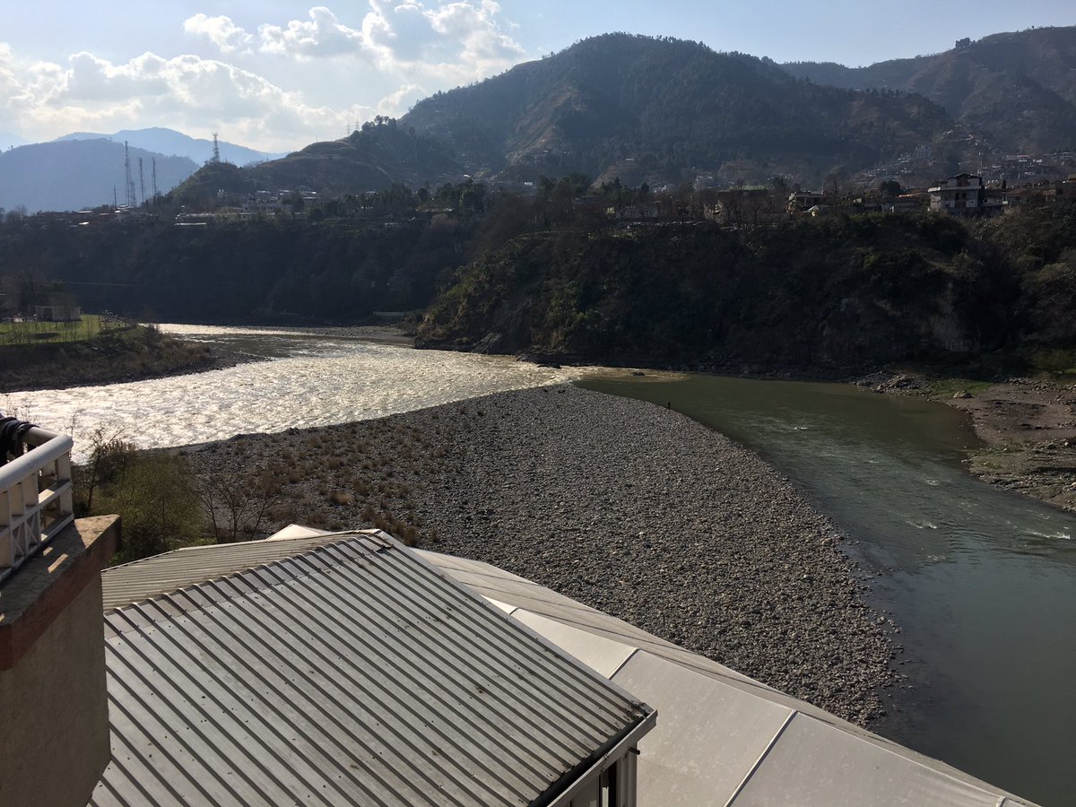 abas_786's tweet photo. Meeting point of Neelum n Jehlum rivers, Muzaffarabad, Azad Kashmir
#neelumriver #travelphotography #travelpakistan #potd #TOTW #Kashmir #traveling #seemypakistan https://t.co/qesNOdR8Wj