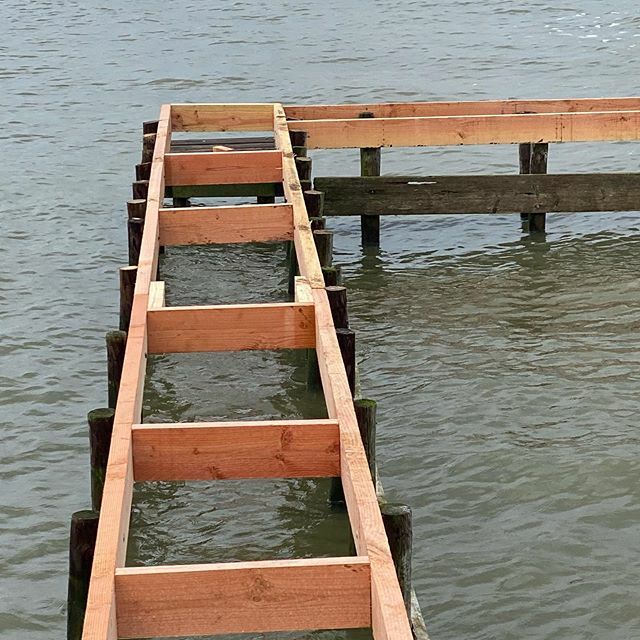 WSCMuiderberg's tweet photo. Even een refit van een stuk van 
Steigers tussen buien door
Lekker buiten klussen #onderhoud #havenmuiderberg #laatdezomermaarkomen #schroevenmaar  #1aprilopen 
#delaatsteloodjes #positiefdenken #doorgaan https://t.co/tIvn1s7tb1 https://t.co/KTsYvYaVpj