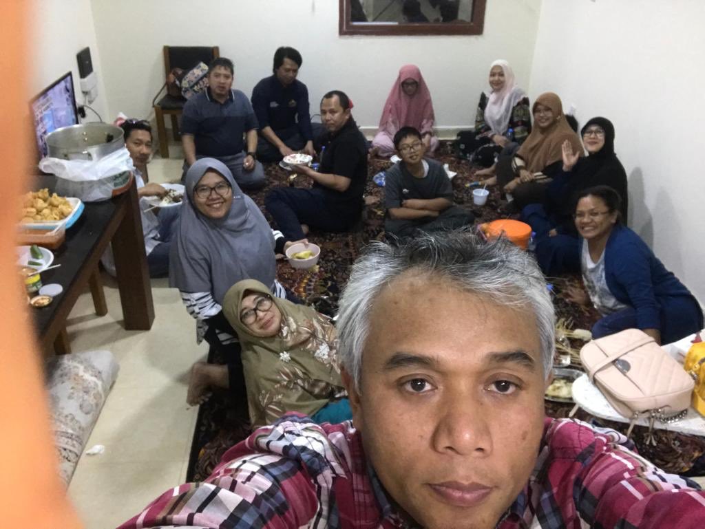 dinnaafriana's tweet image. Heboooooh!
Setelah 1,5 tahun tinggal di Qatar, pertama kalinya ngadain open house #PPLNDoha