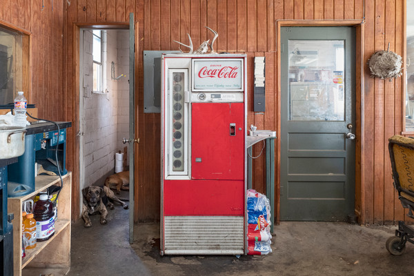 Baroncoronado's tweet photo. While on road trips I have gotten much better at going into these small-town businesses, meeting the owners and photographing their shops. I have always loved old Coke machines.
.
.
.
.
#coke #cokemachine #machineshop #office #texarkana https://t.co/xCCqnnsaXG