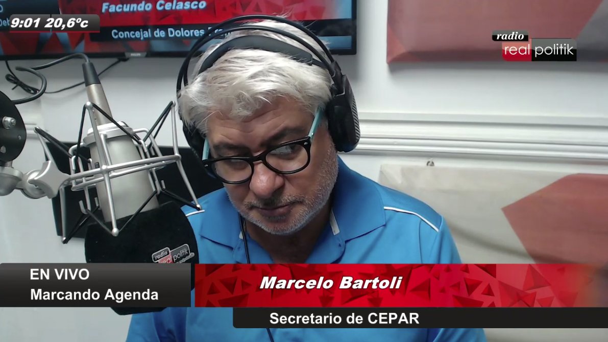 RealpolitikFM's tweet photo. [VIDEO] #TAXISVSUBER | Remises y taxis marchan contra UBER: "Es totalmente ilegal", aseguró Bartoli
https://t.co/KVIDEGZOjX https://t.co/iqaY1V7gbJ