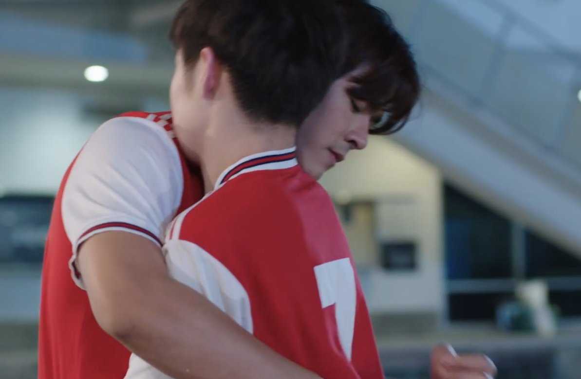 syrencina's tweet photo. hold upppppp is this a kdrama??? inside a thai show cause I'm suddenly getting 2nd lead syndrome and it hurts #champblue  #WHYRUep8 https://t.co/Z2dY6YSuwp