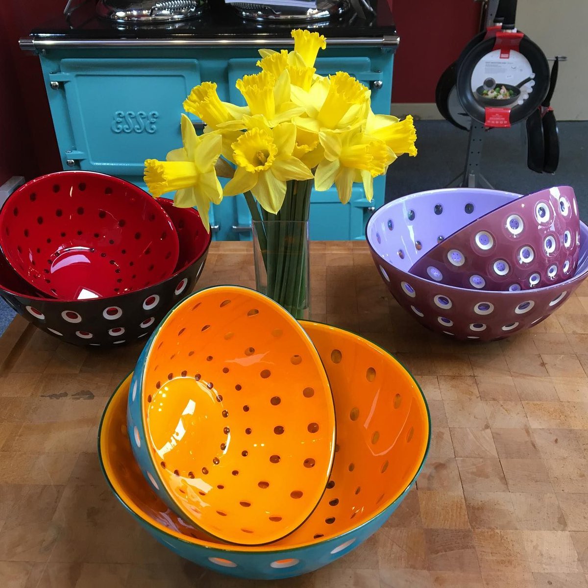 framcookshop's tweet photo. Did you know we offer FREE Standard UK delivery on all orders? We have lots of items available on our website including these beautiful Le Murrine bowls. Perfect for a birthday gift or Mother's Day! 

For more shopping inspiration visit our website https://t.co/jkvDhn53t6 https://t.co/7ClLSzCVBJ