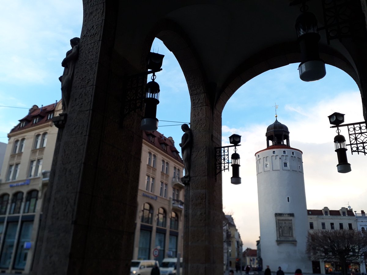 Conkleton's tweet photo. #artdeco #lights
#grecoroman
#urbanart #ARTchitecture #Görlitz #deutschland🇩🇪
#urbanphotography #urbanjungle #Aroadtrip #architecturephotography https://t.co/pva0pWqKyu