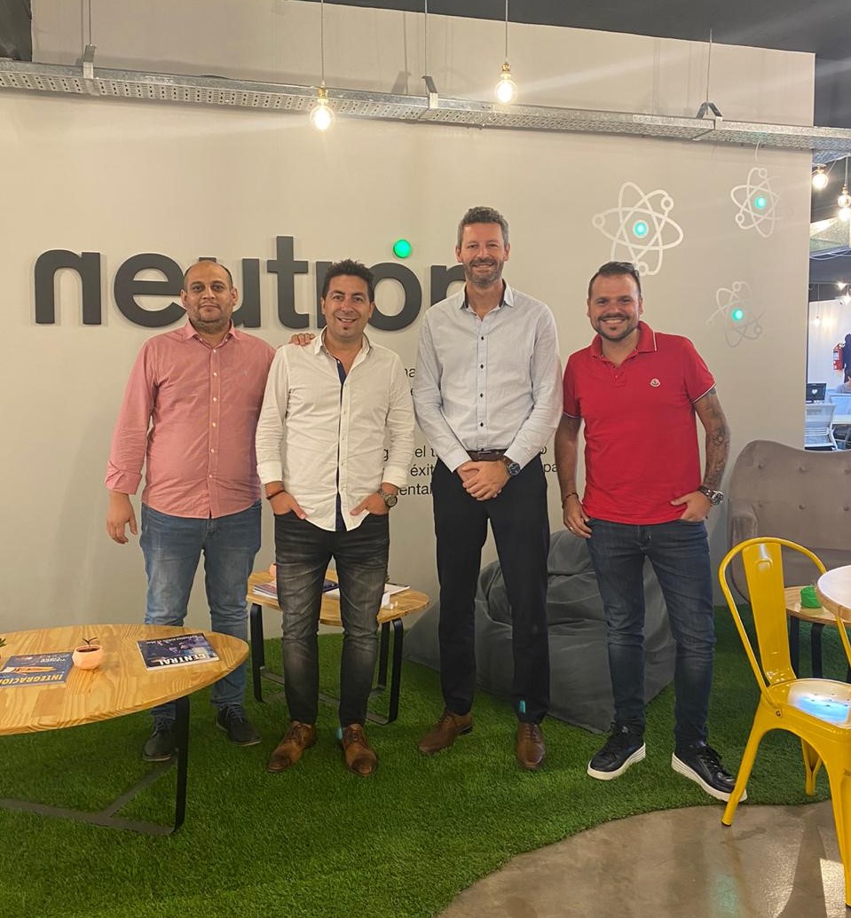 Recibimos la visita de @FernandoMuroOK, secretario de desarrollo productivo e innovación de General Pueyrredón. 
Estamos orgullosos de contribuir al proyecto que impulsará a Mar del Plata como ciudad del conocimiento.
Muchas gracias por visitar nuestro espacio. 
@ProduccionMGP