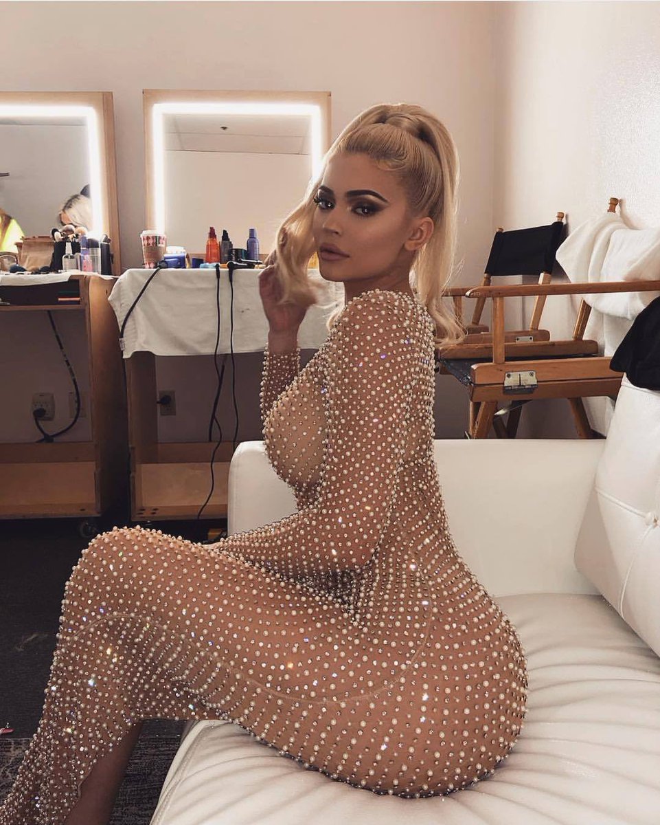 Si tu pouvais porter une robe de Kylie, laquelle tu porterais ?