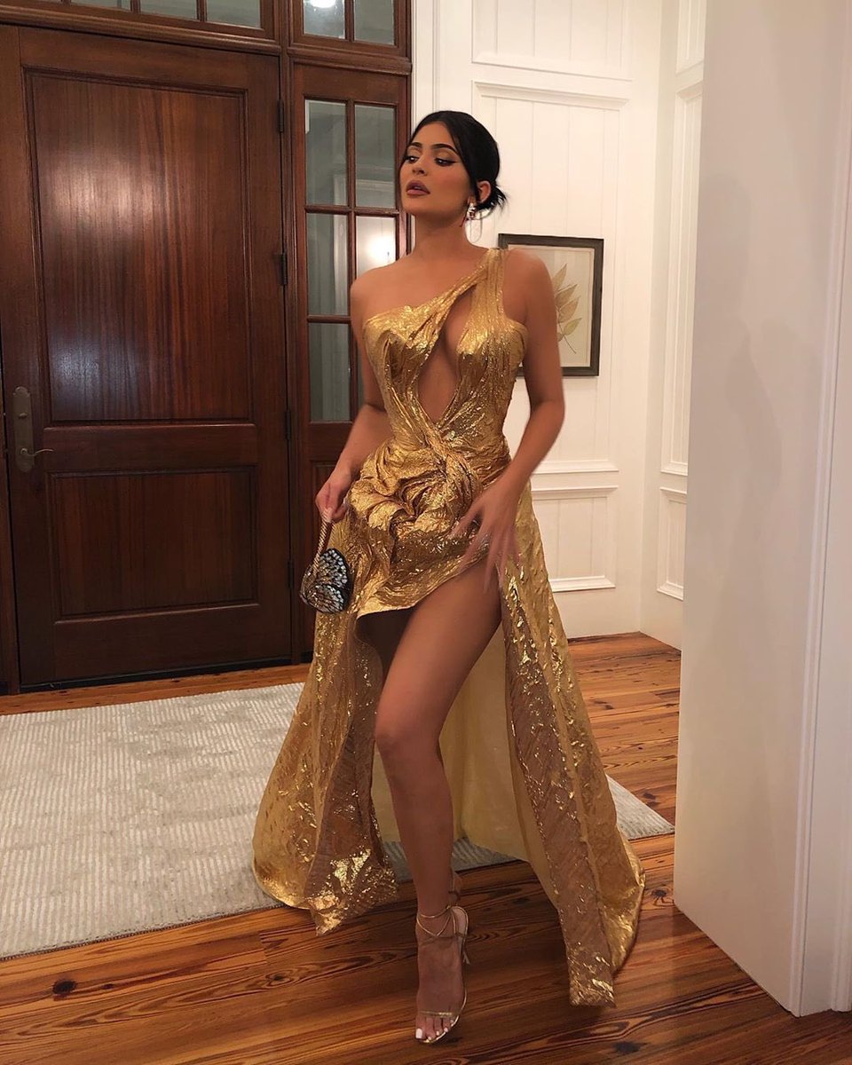 Si tu pouvais porter une robe de Kylie, laquelle tu porterais ?