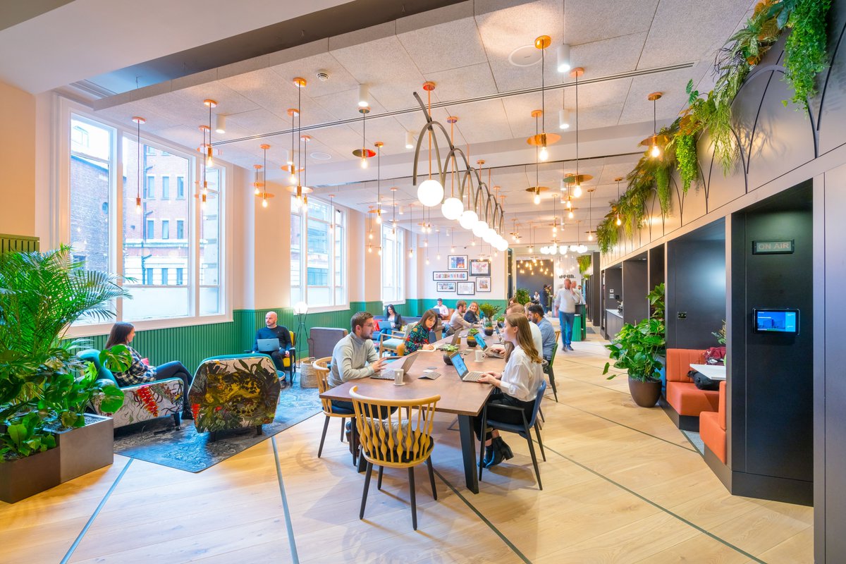 Bruntwood_UK's tweet photo. Breakout spaces, fireplaces and familiar faces💫 we're delighted to share our new workspace at Blackfriars House #Manchester #BruntwoodWorks https://t.co/KrxcsWIS1z