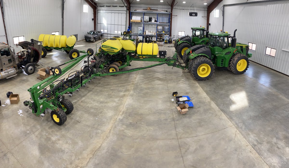 travismesser81's tweet image. ⁦@PlainsGrain⁩ Mott setting up a #Mset Multi Genetic, #FurrowJet, dual #Conceal w/ 3 fert placement in SW #ND today. Center nozzle of FurrowJet for #Biological product and wings for fertility.  Coupled with planter placed #nitrogen.  #placementiskey ⁦@precisionplant⁩