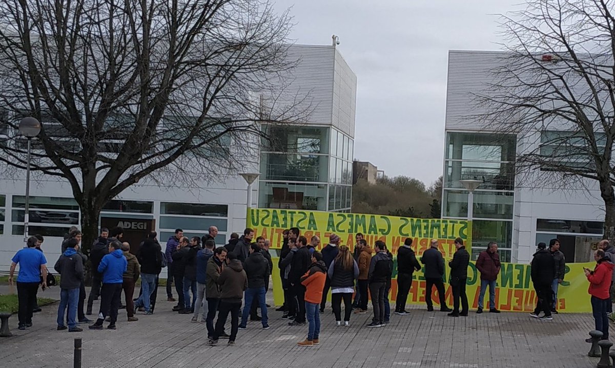 Asteasuko Siemens Gamesako langileek greba mugagabean jarraitzen dute!
Gaur Adegiren aurrean kontzentrazioa egin dute langileek.
📍Enplegua bermatu.
📍Diskriminazioarekin amaitu.
📍 Hitzarmen duina.
Eutsi gogor!✊
#LanDuinaHitzarmenDuinak