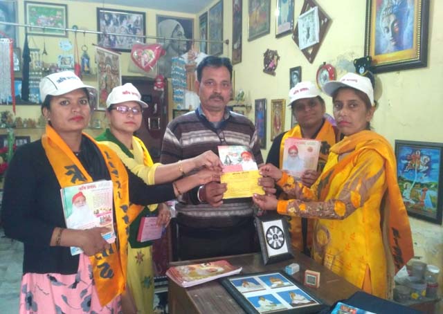RishiPrasadOrg's tweet photo. जालंधर, पंजाब में पूज्य बापूजी के साधकों ने किया घर-घर ऋषि प्रसाद अभियान https://t.co/AvECnSQR9p
