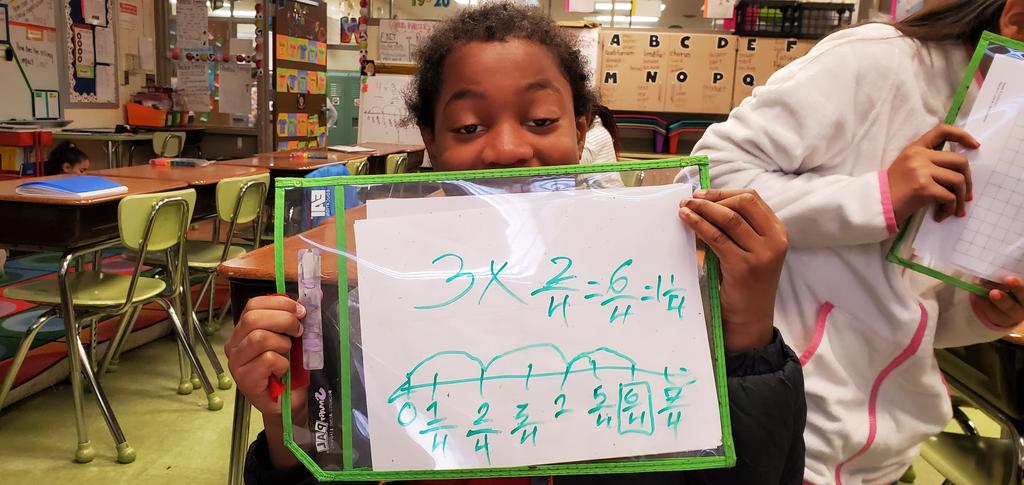 SGEMathTigers's tweet photo. Using a number line to multiply. So proud of these 4th Grade students!! @TitleIAACPS @AACPS_PK5Math #makemathvisable π― #AACPSAwesome https://t.co/OyPWygrfiA