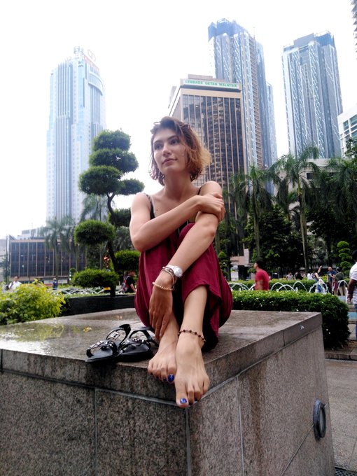 Not too much fetish one #barefootinthecity #hippiestyle #hippiegirl #urbanfeen https://t.co/5lw3lyxl<a href="/tag/barefootinthecity"class="tags">#barefootinthecity</a><a href="/tag/hippiestyle"class="tags">#hippiestyle</a><a href="/tag/hippiegirl"class="tags"><span>#hippiegirl</span></a><a href="/tag/urbanfeen"class="tags"><span>#urbanfeen</span></a>