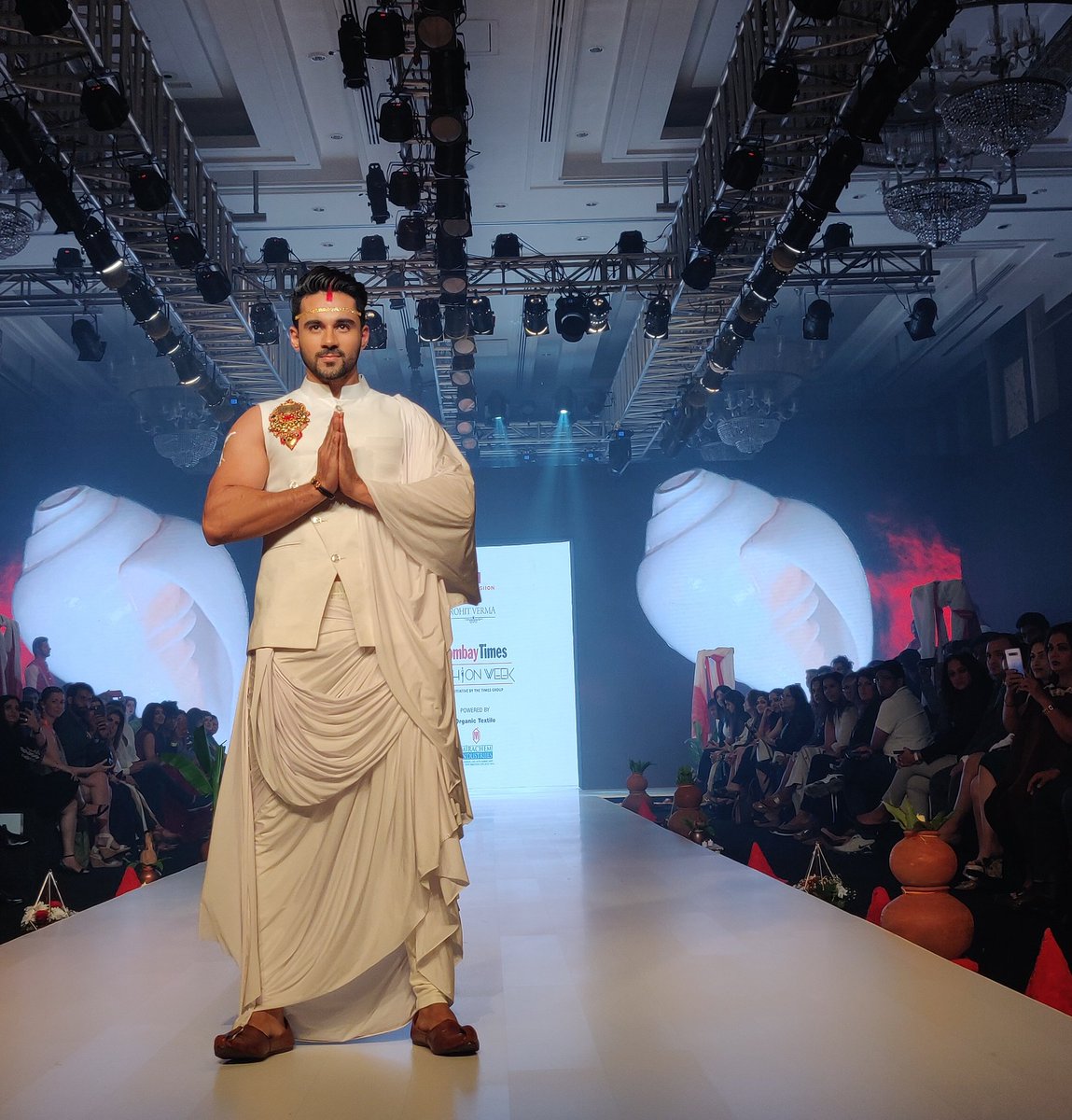 A superb show walked by some amazing popular faces for <a href="/AmpleMissiion/">Ample Missiion</a> presents #rohitkverma's collection #SindoorKhela for #BombayTimesFashionWeek
.
.
.
#BTFW #BTFW2020 #timesfashionweek #BombayTimesFashionWeek